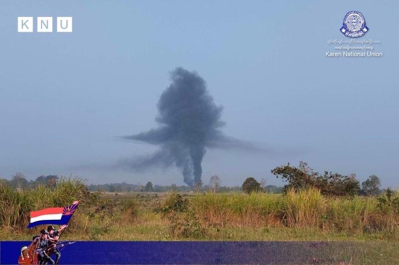 (ညောင်လေးပင်ခရိုင်တွင် စစ်ကောင်စီတပ် ပစ်ခတ်မှုကြောင့် နေအိမ်များမီးလောင် နေသည်ကို အဝေးမှမြင်တွေ့ရစဉ်။ ဓာတ်ပုံ - KNU)