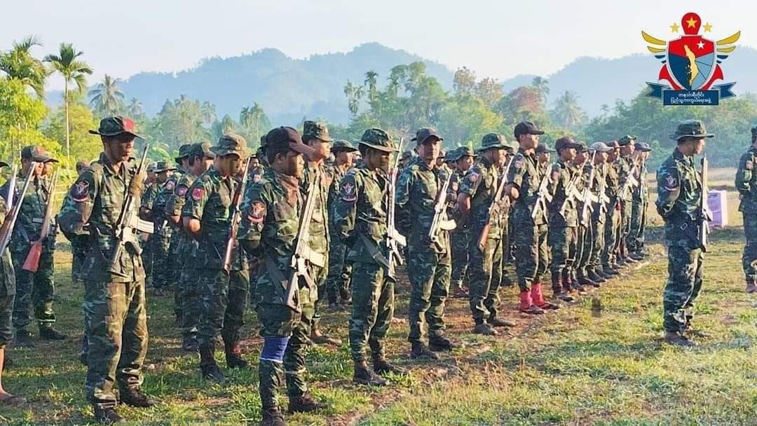 (တနသာ်ရီတိုင်းမှ ​တော်လှန်​ရေးတပ်ဖွဲ့ဝင်များ။ဓါတ်ပုံ- The Tanintharyi Force ၊မြိတ်ခရိုင်တပ်ရင်း( ၁) ၊ (၂))