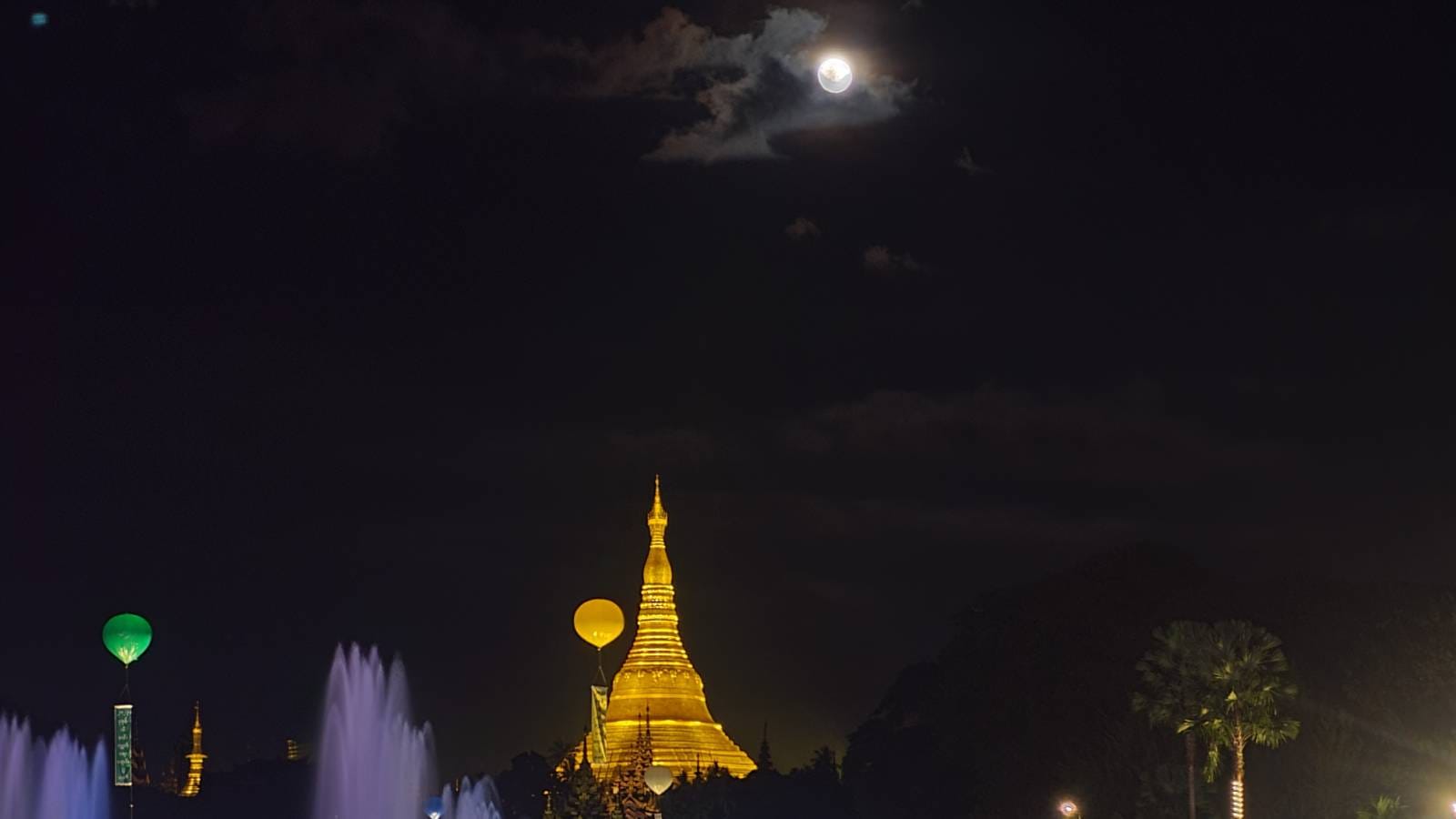 (​ရွှေတိဂုံဘုရားကို အ​ဝေးမှ ဖူး​တွေ့ရစဥ်။ဓါတ်ပုံ-People's Spring)