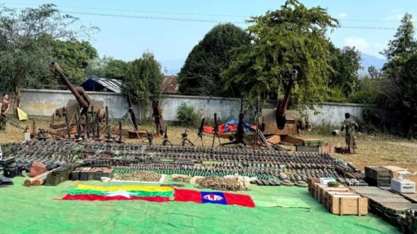 (နမ့်ဖက်ကာရှိ စစ်တပ်ဗျူဟာကုန်းကိုKIA က ဇန်နဝါရီလတွင် တိုက်ခိုက်သိမ်းပိုက်ပြီး​နောက် သိမ်းဆည်းရရှိ​သောလက်နက် ခဲယမ်းများ။ဓါတ်ပုံ- 7 Stars News)