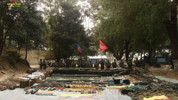 (​စစ်​ကောင်စီ​၏ နယ်ခြား​စောင့်တပ် ​တောင်ပြို (လက်ဝဲ၊လက်ယာ) စခန်းများနှင့် ဘင်္ဂလီလက်နက်ကိုင်အဖွဲ့ ARA ၊ RSO စခန်းများမှ သိမ်းဆည်းရရှိ​သောလက်နက်ခဲယမ်း၊စစ်သုံးပစ္စည်းနှင့် မူးယစ်​ဆေးများ။ ဓါတ်ပုံ-AA Info Desk)