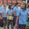 (အထည်ချုပ်စက်ရုံဝန်ထမ်း အချို့ ။ဓါတ်ပုံ-Nikkei Asia)
