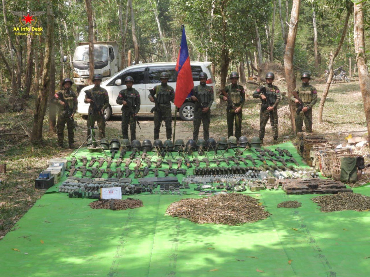 ( ​ဖေဖော်ဝါရီလ၁၆ ရက်ကမောင်တောမြို့နယ်၊ ဗောဓိကုန်းစခန်း၊ နော်ရူလာနှင့်ပန်းတောပြင်ကြားတိုက်ပွဲတို့တွင် စစ်ကောင်စီတပ်ထံမှ ရက္ခိုင့်တပ်တော်က သိမ်းဆည်းရရှိခဲ့သော လက်နက်ခဲယမ်းများနှင့် စစ်အသုံးအဆောင်ပစ္စည်းများ။ဓါတ်ပုံ-AA Info Desk)