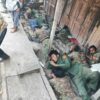 ▪︎ကရင်နီပြည်ရှား​တောမြို့သိမ်းတိုက်ပွဲတွင် လက်နက်ချ​နေ​သောစစ်​ကောင်စီတပ်သားများ။ဓါတ်ပုံ- ကလလတ