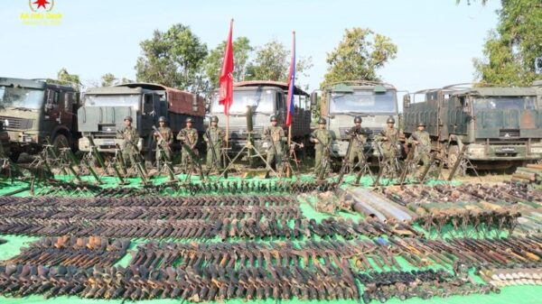 (မင်းပြားမြို့ရှိစစ်​ကောင်စီတပ်စခန်းများမှ သိမ်းဆည်းရရှိ​သောလက်နက်ခဲယမ်းများ။ ဓါတ်ပုံ-AA Info Desk)