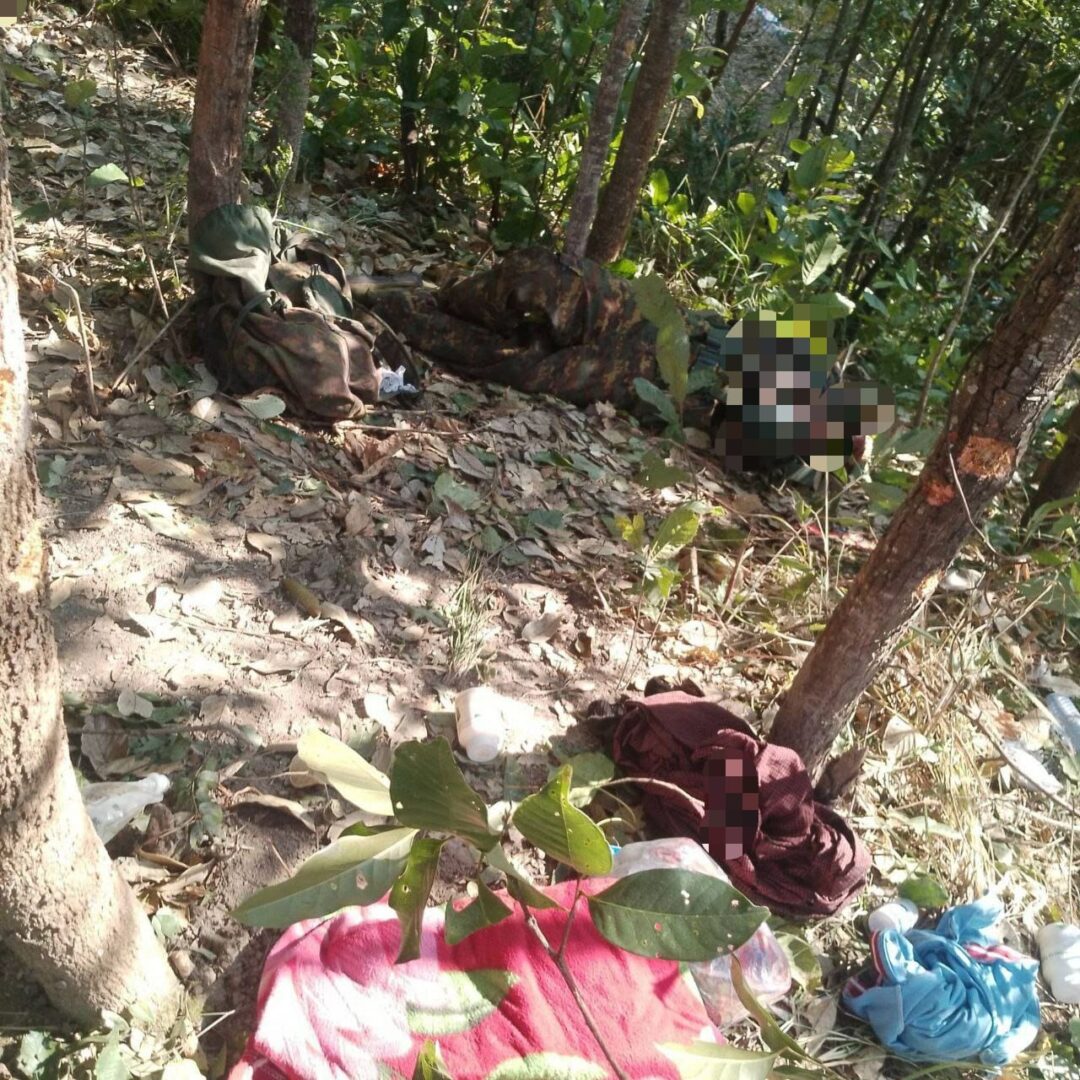 (စစ်ကောင်စီတပ်ထံမှ သိမ်းဆည်းရရှိသောလက်နက်များနှင့် တိုက်ပွဲအပြီး မြင်ကွင်း။ ဓါတ်ပုံ-PNLA)