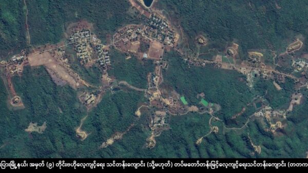 (AA တိုက်ခိုက်သိမ်းယူခဲ့သော စစ်ကောင်စီ လေ့ကျင့်ကျောင်းနှင့် ဖေဖော်ဝါရီ ၂၇ရက်က မင်းပြားမြို့နယ်ရှိ မင်းဖူးဆေးရုံအား စစ်တပ်က ဗုံးကြဲတိုက်ခိုက်ပြီး​နောက် အပျက်အစီးများကို​တွေ့ရစဥ်။ဓာတ်ပုံ-AA Info Desk)