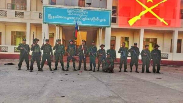(ဆီဆိုင်မြို့ကိုထိန်းချုပ်ပြီးနောက် တွေ့ရသော PNLAတပ်ဖွဲ့ဝင်များ။ ဓာတ်ပုံ - PNLA)