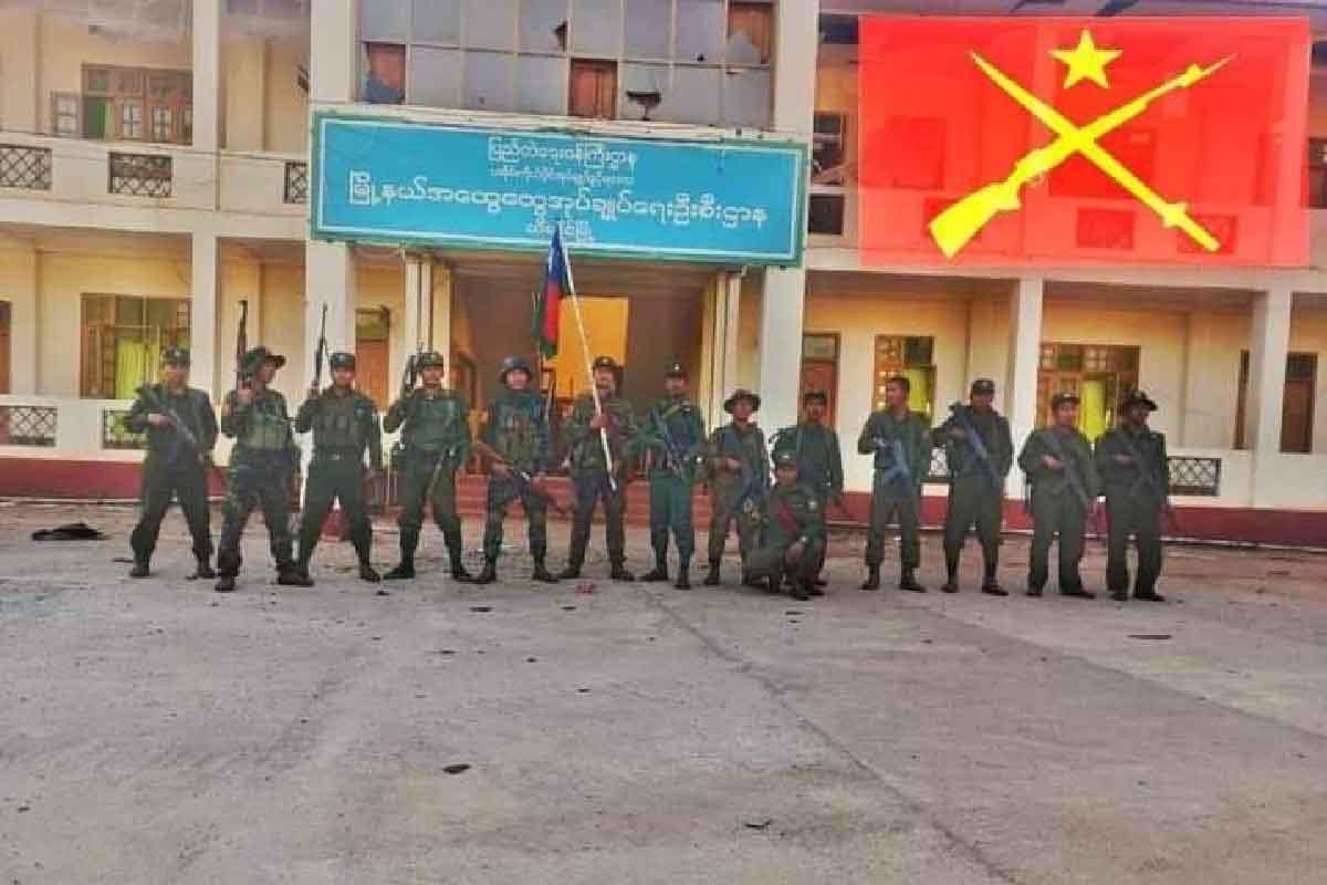 (ဆီဆိုင်မြို့ကိုထိန်းချုပ်ပြီးနောက် တွေ့ရသော PNLAတပ်ဖွဲ့ဝင်များ။ ဓာတ်ပုံ - PNLA)