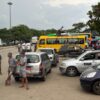 (ရန်ကုန်မြို့ရှိ ဒဂုံဧရာအဝေးပြေးဂိတ်အတွင်းရှိ ခရီးသည်များနှင့် ယာဉ်များအား တွေ့ရစဉ်။ ဓာတ်ပုံ - PS)