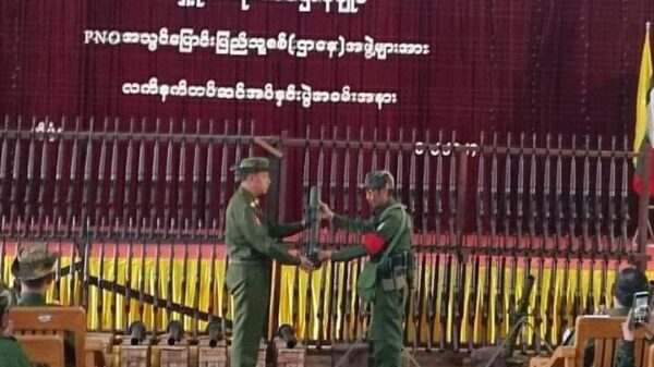 (PNO ပြည်သူ့စစ် တပ်ဖွဲ့ဝင်များကို စစ်​ကောင်စီတပ်က ​ဖေ​ဖော်ဝါရီ လဆန်းတွင်လက်နက်တပ်ဆင်​နေစဥ်။ဓါတ်ပုံ-စစ်​ကောင်စီ)