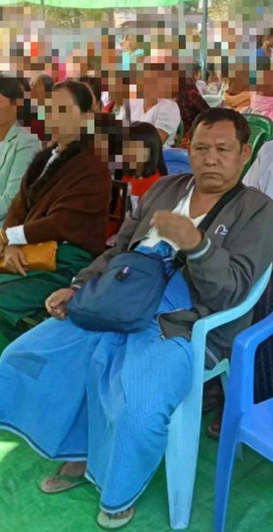 (စစ်ကောင်စီတပ် ဗိုလ်မှူးဘစိုင်းထံမှ သိမ်းဆည်းရမိသော ဖုန်းနှစ်လုံး၊ ဖုန်းထဲပါရှိသော ဗိုလ်မှူးဘစိုင်းပုံ။ဓါတ်ပုံ-ပေးပို့)