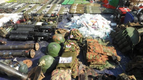 (ဖေဖော်ဝါရီ ၂၄ရက်နှင့် ၂၅ရက်တိုက်ပွဲအတွင်း ရမ်းဗြဲမြို့သို့ စစ်ကူသွား​သော စစ်​ကောင်စီတပ်ထံမှ AA သိမ်းဆည်းရရှိ​သော လက်နက်ခဲယမ်းနှင့်ဆက်စပ် ပစ္စည်းများ။ဓာတ်ပုံ-AA Info Desk)