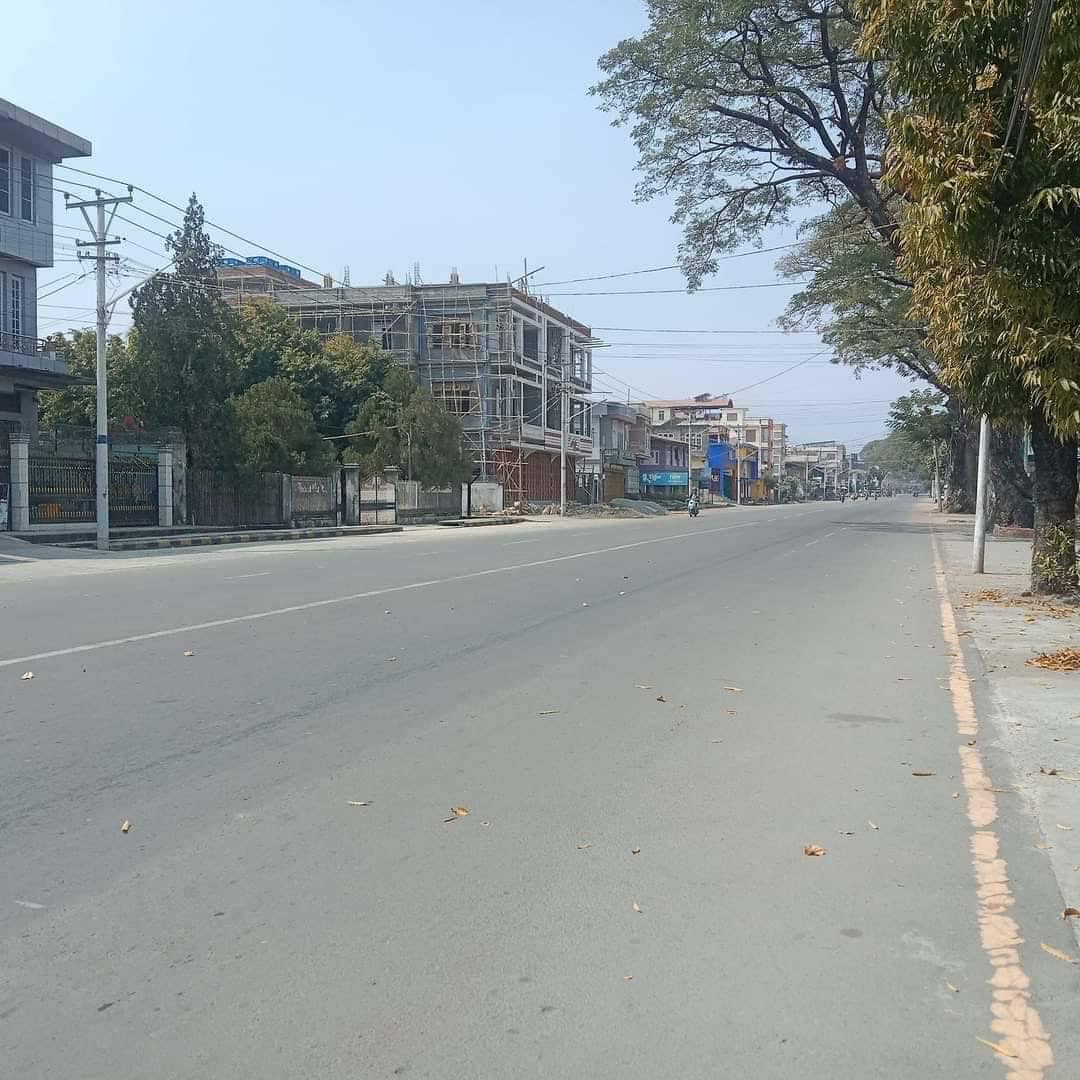 (တိုက်ပွဲများဖြစ်ပွားနေသော ကလေးမြို့၌ ယနေ့ (ဖေဖော်ဝါရီ ၂၇ ရက်)က လူသွားလူလာရှင်းနေသည်ကို တွေ့ရစဥ် ။(ဓာတ်ပုံ - CJ)