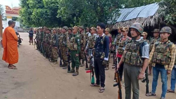 (ပျူ​စောထီးစစ်သင်တန်းတက်​ရောက်​နေသူများနှင့် ပျူ​ခေါင်း​ဆောင် သက်န်းဝတ် ဝါသဝကို ၂၀၂၂ ​အောက်တိုဘာလက​တွေ့ရစဥ်။ဓါတ်ပုံ-စစ်​ကောင်စီ)