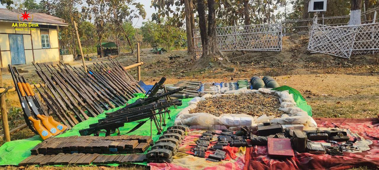 (မောင်တောမြို့နယ်ရှိ စစ်ကောင်စီ၏ အောင်သပြေနယ်ခြားစောင့်တပ်စခန်းကို ရက္ခိုင့်တပ်တော်(AA)က သိမ်းပိုက်ပြီးနောက် တွေ့ရစဉ်။ ဓာတ်ပုံ - AA)