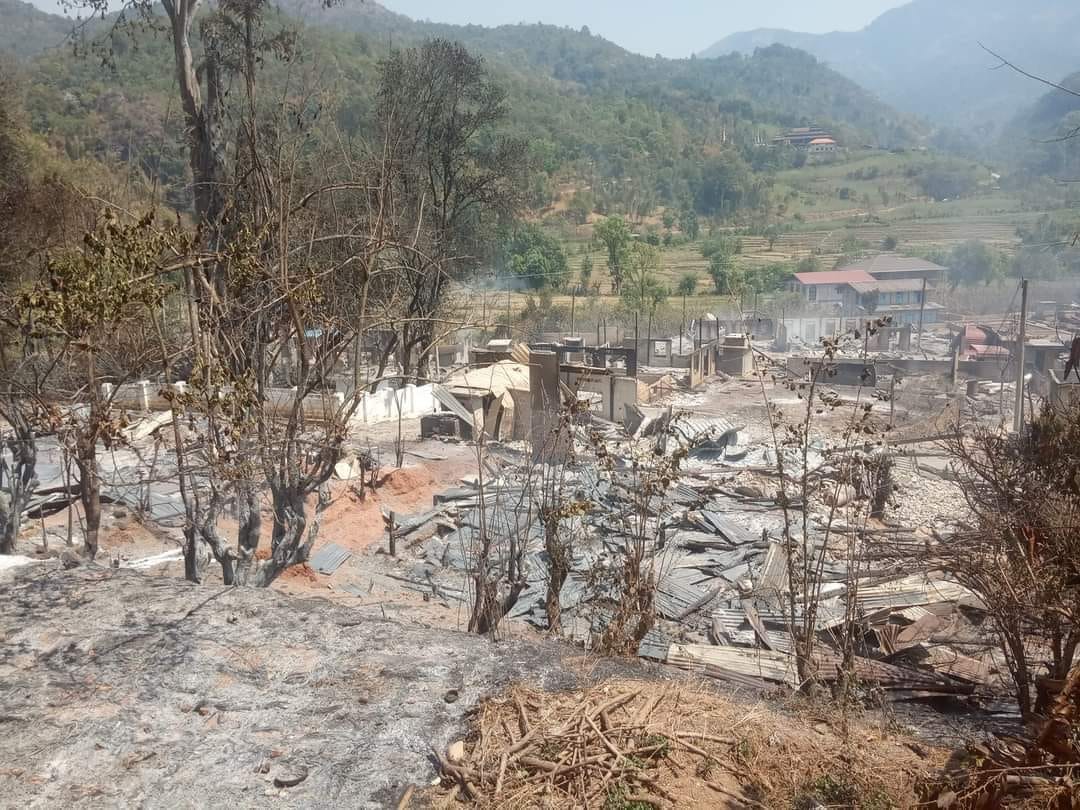 (စစ်​ကောင်စီတပ်မီးရှို့ဖျက်ဆီးခဲ့​သောဟိုပုံးမြို့နယ်မှ နမ့်ဟူးရွာကို​တွေ့ရစဥ်။ ဓါတ်ပုံ-PNLA)