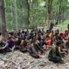 (ကျိုက်ဒုံဗျူဟာကုန်းစခန်းသိမ်းတိုက်ပွဲမှ ဖမ်းဆီးရမိသော စစ်ကောင်စီတပ်သားများ။ ဓာတ်ပုံ - KNLA)
