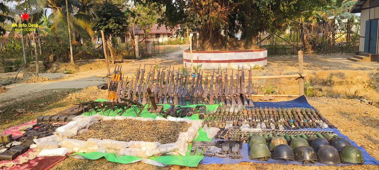(မောင်တောမြို့နယ်ရှိ စစ်ကောင်စီ၏ အောင်သပြေနယ်ခြားစောင့်တပ်စခန်းကို ရက္ခိုင့်တပ်တော်(AA)က သိမ်းပိုက်ပြီးနောက် တွေ့ရစဉ်။ ဓာတ်ပုံ - AA)