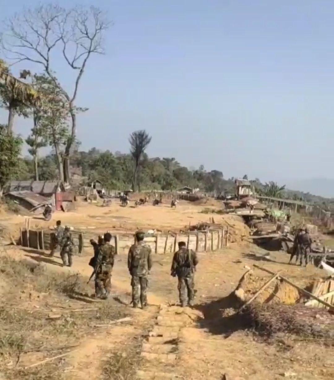 (စစ်ကောင်စီ၏ တပ်စခန်းတစ်ခုအား သိမ်းပိုက်ပြီးနောက် တွေ့ရသော KIA တပ်သားများ။ ဓာတ်ပုံ - CJ)