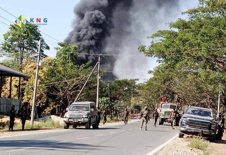 စစ်ကောင်စီ လက်အောက်ခံ ရွှေမင်းပြည်သူ့စစ် ၏ အင်လုံခတပ်စခန်းအား KIA ပူးပေါင်းတပ်က မတ်လ ၇ရက်တွင်း ရှင်းလင်းနေစဉ်။(ဓာတ်ပုံ - KNG)