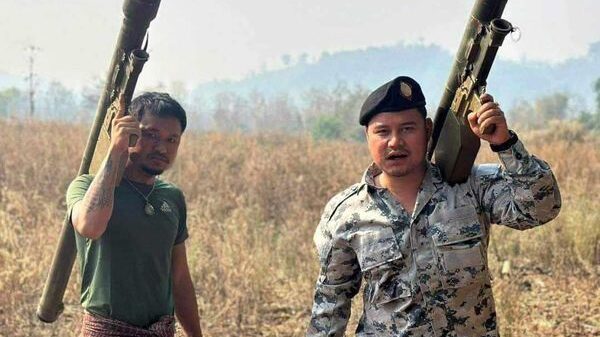 လေကြောင်းရန်ကာကွယ်ရေးလက်နက်အချို့ကို ကော်ဘရာစစ်ကြောင်းမှ ထုတ်ပြထားသည်ကို တွေ့ရစဥ်။(ဓာတ်ပုံ - ကော်ဘရာစစ်ကြောင်း(၁))