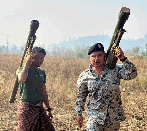 လေကြောင်းရန်ကာကွယ်ရေးလက်နက်အချို့ကို ကော်ဘရာစစ်ကြောင်းမှ ထုတ်ပြထားသည်ကို တွေ့ရစဥ်။(ဓာတ်ပုံ - ကော်ဘရာစစ်ကြောင်း(၁))