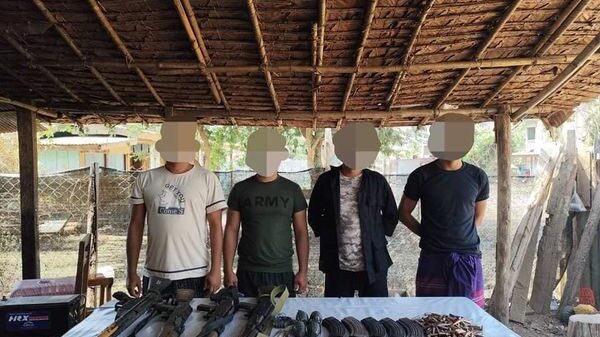 (လက်နက်ခဲယမ်းများနှင့်အတူ အလင်းဝင်လာ​သော စစ်​ကောင်စီ ရဲများကို ​တွေ့ရစဥ်။ဓါတ်ပုံ-BPDF)