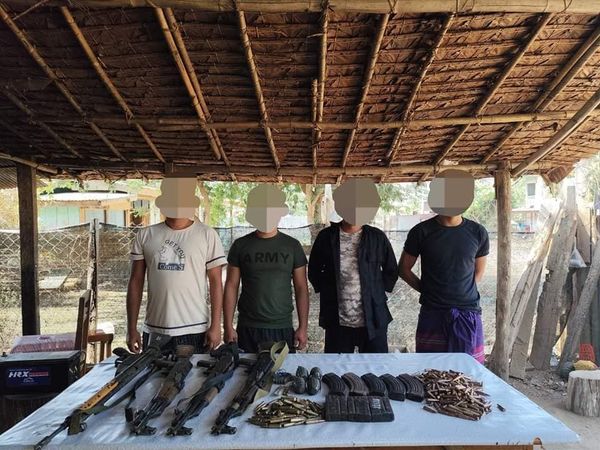 (လက်နက်ခဲယမ်းများနှင့်အတူ အလင်းဝင်လာ​သော စစ်​ကောင်စီ ရဲများကို ​တွေ့ရစဥ်။ဓါတ်ပုံ-BPDF)