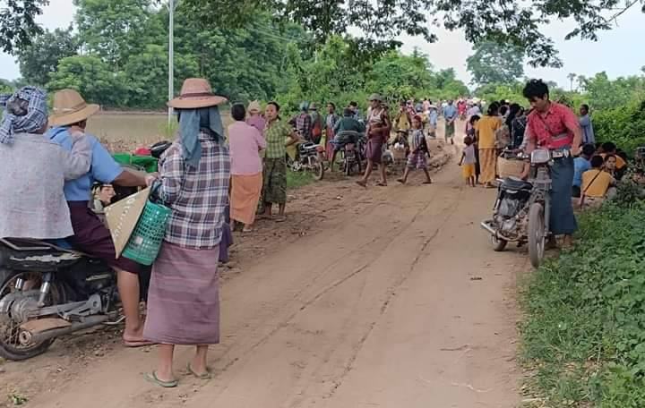 (ထွက်ပြေးတိမ်းရှောင်လာသော ပြည်သူများအား တွေ့ရစဥ်။ ဓာတ်ပုံ-ခင်ဦးမြို့နယ်သတင်းမှန်ပြန်ကြားရေး)