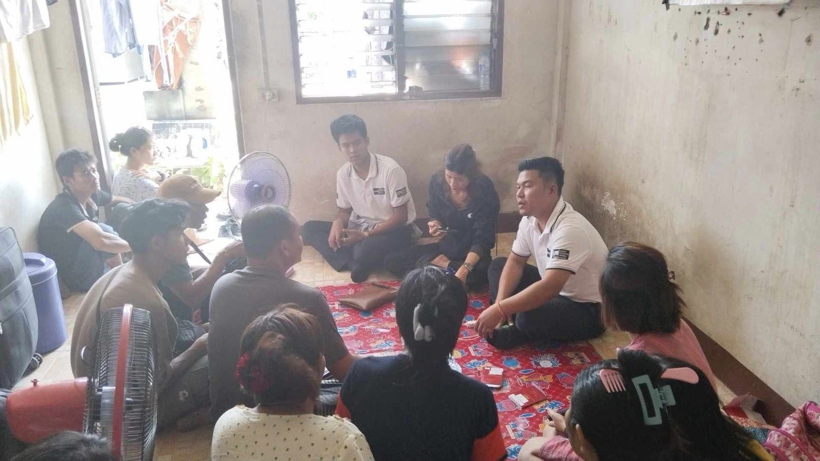 (ထိုင်းနိုင်ငံတွင် အလုပ်အခက်တွေ့နေသော MoU မြန်မာလုပ်သား ၁၄၀ဦးအား တွေ့ရစဥ်။ ဓာတ်ပုံ - MHAC)