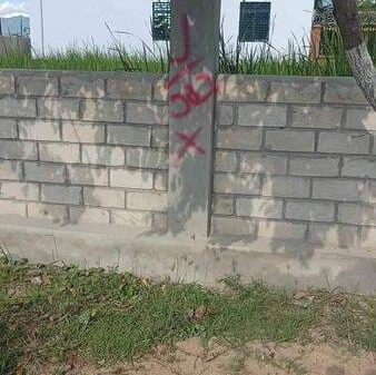 (ယမန်နှစ်က ဖယ်ရှားပေးရမည့် ကန်ကောက်ရွာရှိ နေအိမ်အချို့အား စစ်ကောင်စီက အမှတ်အသားပြုခဲ့သည်ကို တွေ့ရစဥ်။ဓာတ်ပုံ-CJ)