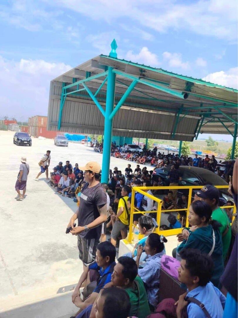 (ယနေ့ နံနက်က မြန်မာလုပ်သားများ စုဝေးမှုပြုလုပ်နေစဉ်။ ဓာတ်ပုံ - MHAC)