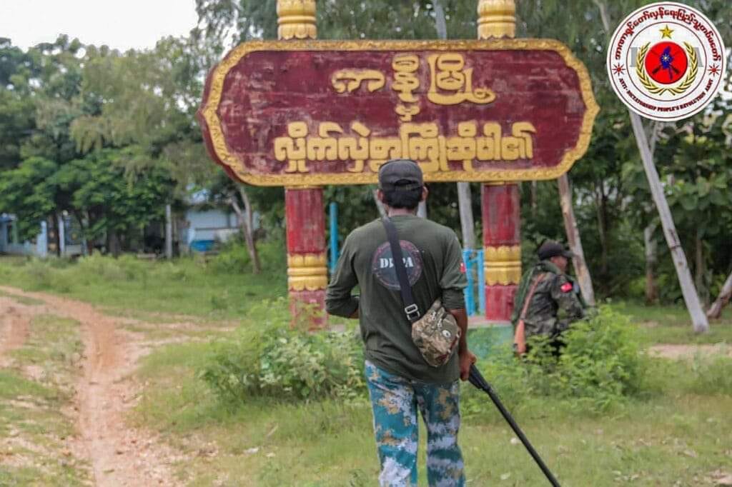 "ပြည်မဒေသတွေဆီဦးတည်လာနေတဲ့တိုက်ပွဲ​​တွေ"