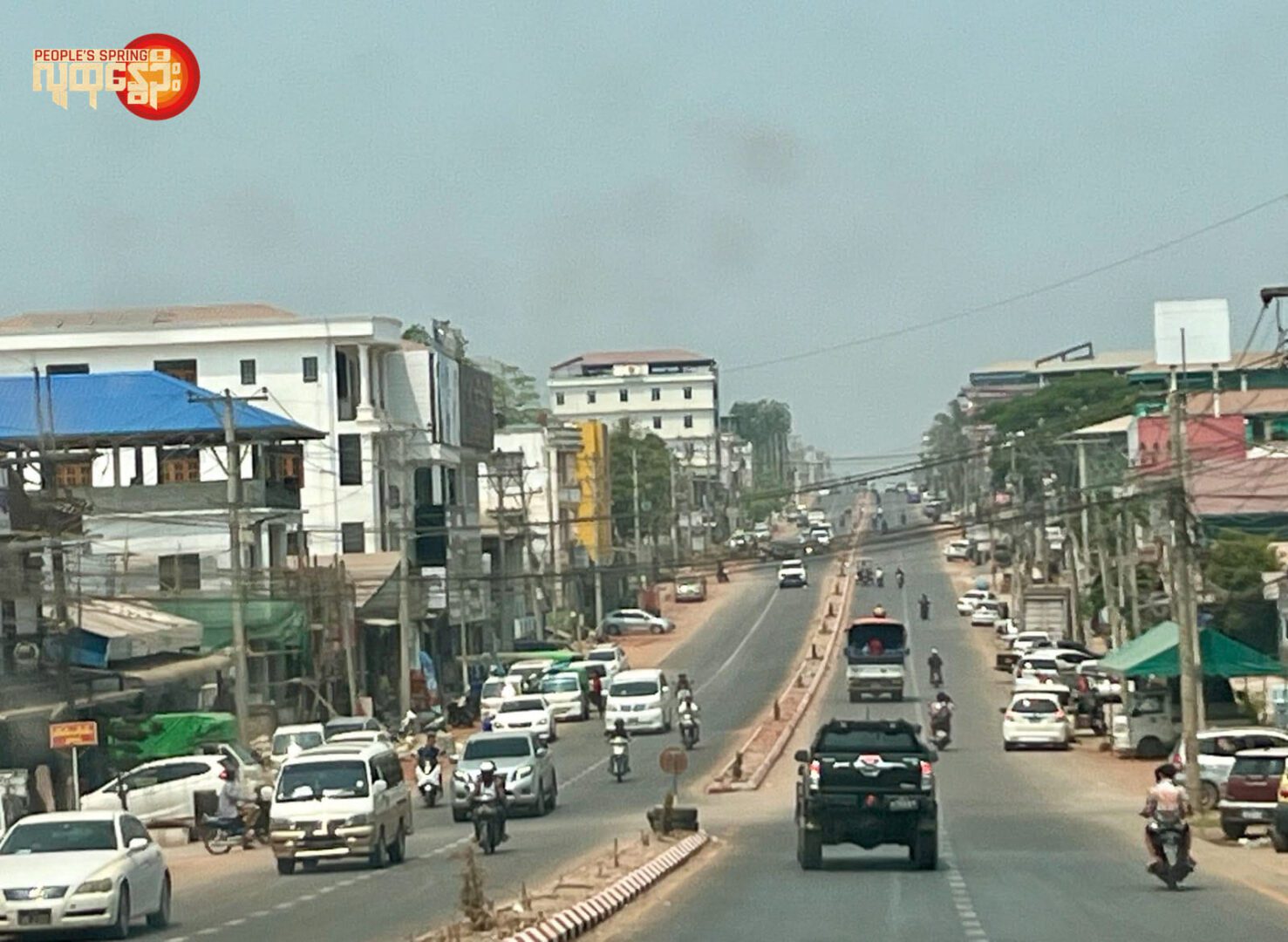 (မြဝတီမြို့အနီးစစ်​ကောင်စီတပ်၏ ​နောက်ဆုံးစခန်း ခလရ (၂၇၅)မှစစ်​ကောင်စီတပ်သားများစခန်းစွန့်ခွာထွက်​ပြေးသွားပြီး​နောက် စစ်​ကောင်စီကင်းစင်သွား​သော မြဝတီမြို့၏ညဧပြီ ၁၁ ရက်​နေ့မြင်ကွင်း။ဓါတ်ပုံ-People's Spring)