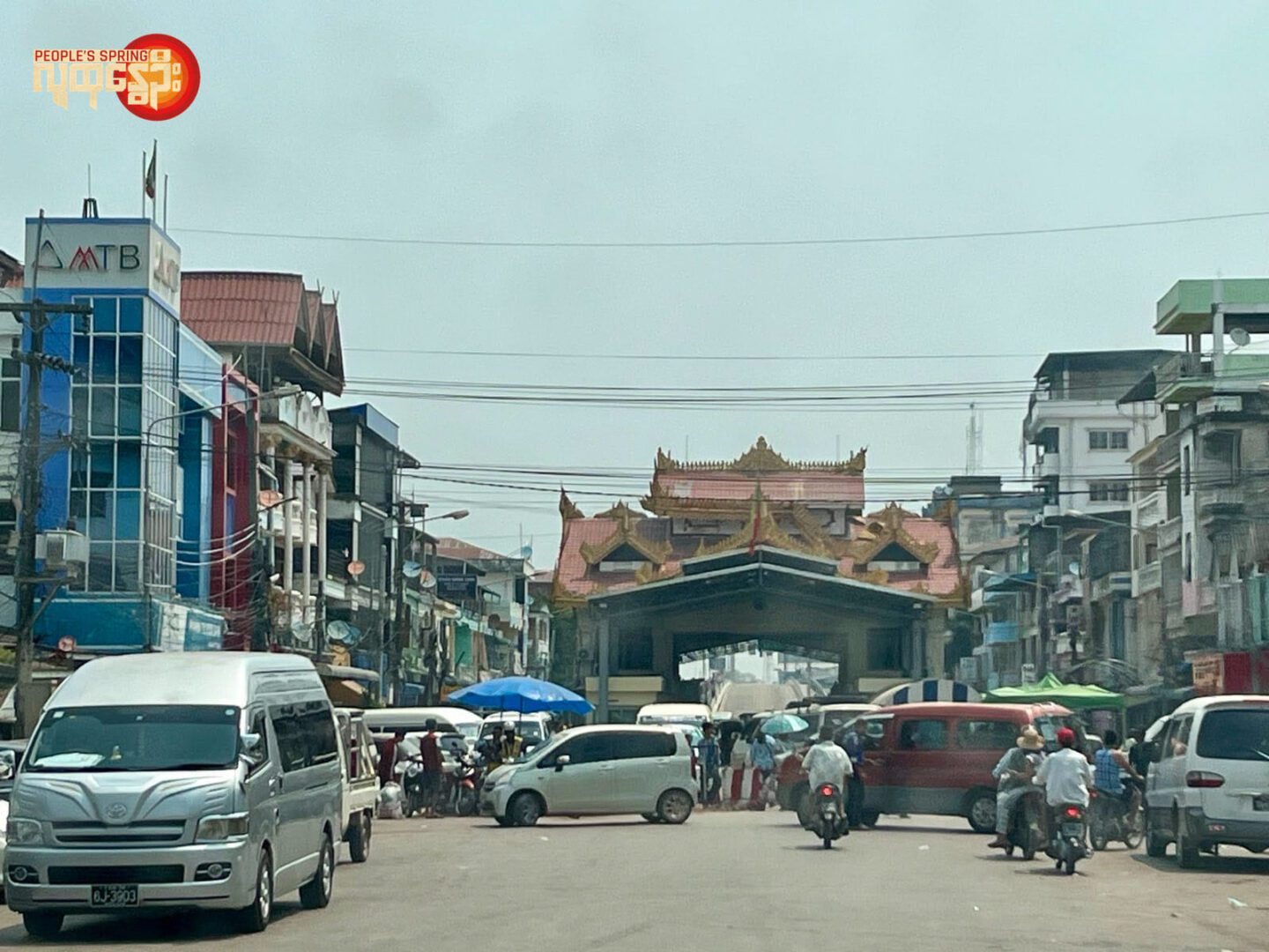 (မြဝတီမြို့အနီးစစ်​ကောင်စီတပ်၏ ​နောက်ဆုံးစခန်း ခလရ (၂၇၅)မှစစ်​ကောင်စီတပ်သားများစခန်းစွန့်ခွာထွက်​ပြေးသွားပြီး​နောက် စစ်​ကောင်စီကင်းစင်သွား​သော မြဝတီမြို့၏ညဧပြီ ၁၁ ရက်​နေ့မြင်ကွင်း။ဓါတ်ပုံ-People's Spring)