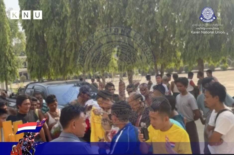(သင်္ဃန်းညီနောင် ဗျူဟာ မှ သိမ်းဆည်းရရှိ​သောလက်နက်ခဲယမ်းများနှင့် ဖမ်းဆီးရရှိ​သောစစ်သုံ့ပန်းများ။ဓါတ်ပုံ-KNU)