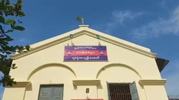 ဖျာပုံမြို့ထောင်မှ နိုင်ကျဉ်းအချို့အပါအဝင် အကျဉ်းသား ၁၁ဦးခန့် ထောင်ပြောင်းမည်ဟုဆိုကာ စစ်ကောင်စီ ခေါ်ထုတ်