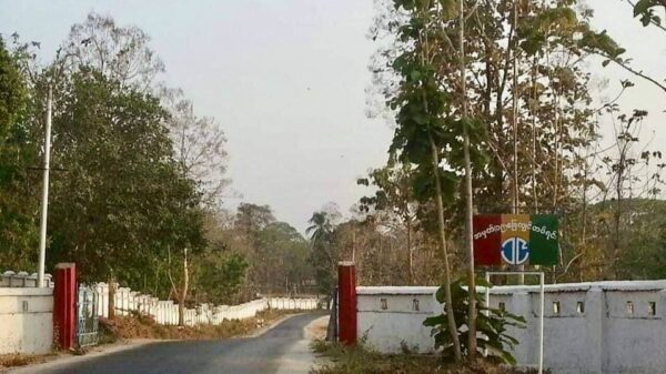 (ဖာပွန်မြို့ရှိ စစ်ကောင်စီ၏ ခလရ(၁၉)တပ်ရင်းအား သိမ်းပိုက်ပြီးနောက် တွေ့ရစဉ်။ ဓာတ်ပုံ - Saw Ba Kaung/Facebook)