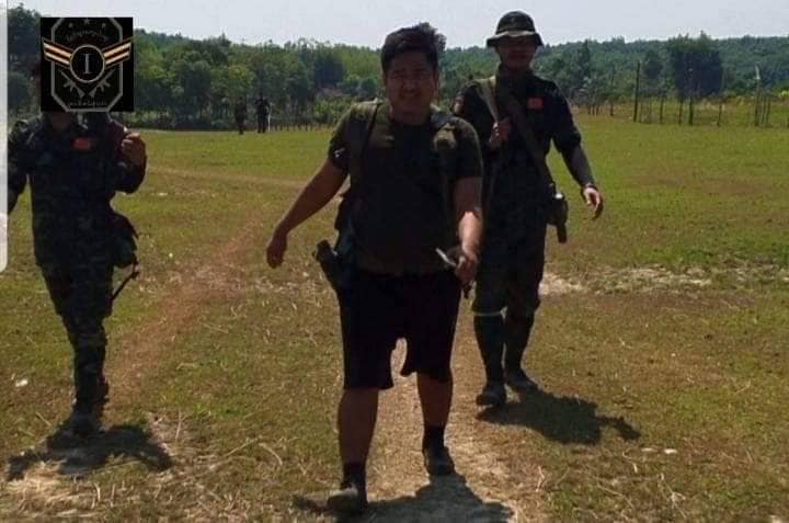 (မြိတ်ခရိုင် ပြည်သူ့ကာကွယ်ရေးပူးပေါင်းအဖွဲ့မှ ရဲဘော်များအား တွေ့ရစဉ်။ ဓာတ်ပုံ - ADF)