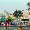 (ရန်ကုန်မြို့ရှိ စစ်ကောင်စီ၏ သင်္ကြန်မဏ္ဍပ်များနှင့် လမ်းမပေါ်၌ ယာဉ်အသွာဒ၊အလာခြောက်ကပ်နေသည်ကို တွေ့ရစဥ်။ ဓာတ်ပုံ - People's Spring)
