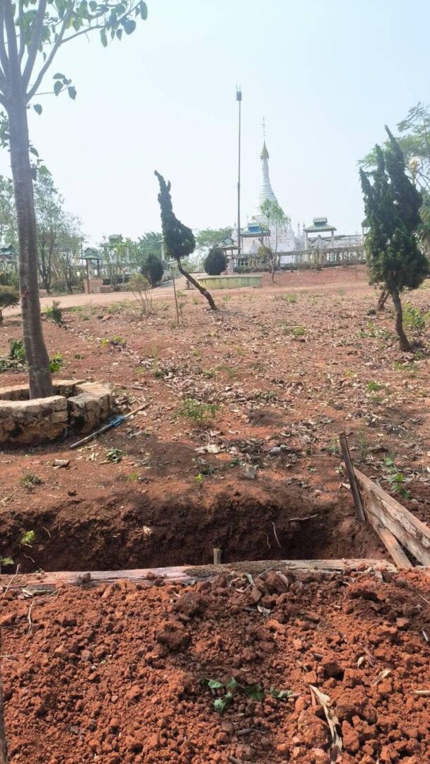 (သရက်ကုန်းရွာအခြေစိုက် စစ်ကောင်စီစခန်းအား တိုက်ခိုက်သိမ်းပိုက်ပြီးနောက် တွေ့ရစဉ်။ ဓာတ်ပုံ - MDY-PDF)