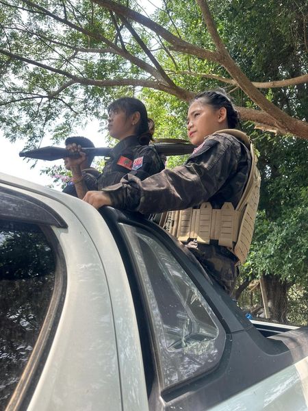 (ကျားဖြူစစ်ကြောင်းမှ ရဲဘော်များအား တွေ့ရစဥ်။ ဓာတ်ပုံ - PS၊ ပေးပို့)