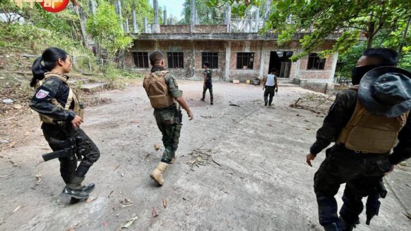 (ကျားဖြူစစ်ကြောင်းမှ ရဲဘော်များအား တွေ့ရစဥ်။ ဓာတ်ပုံ - PS၊ ပေးပို့)