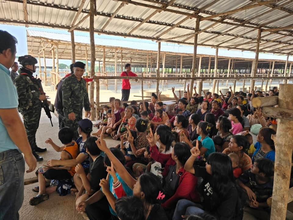 ယနေ့ မဲဆောက်ဘက်အခြမ်း ရောက်ရှိလာသော မြန်မာစစ်ဘေးရှောင်များအား တွေ့ရစဉ်