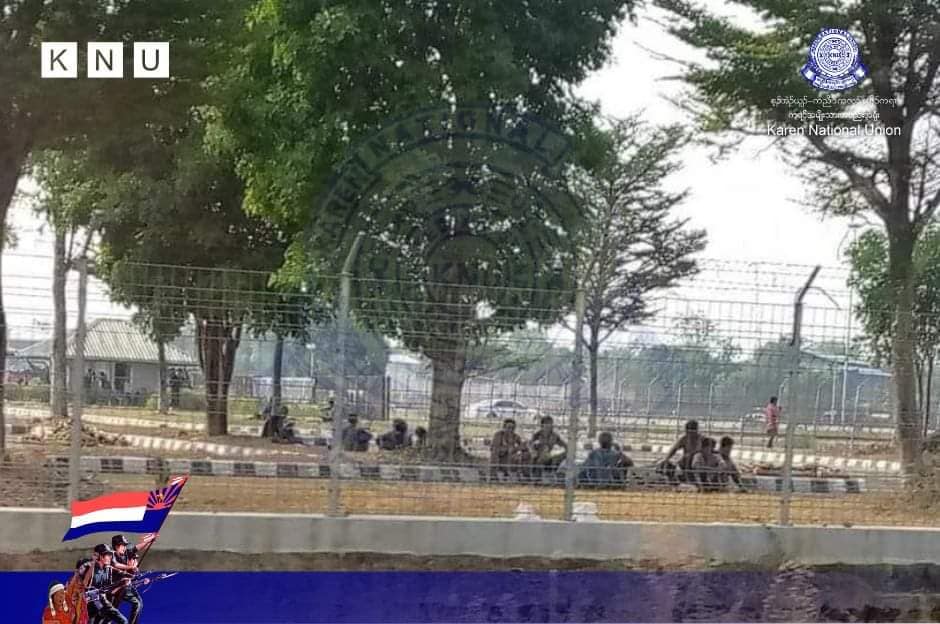 ခလရ−၂၇၅ မှထွက်ပြေးသည့် စစ်ကောင်စီတပ်ဖွဲ့ဝင်များ ထိုင်းဘက်ဝင်မရဘဲ မြဝတီတံတားအမှတ် (၂) တွင် ပိတ်မိ