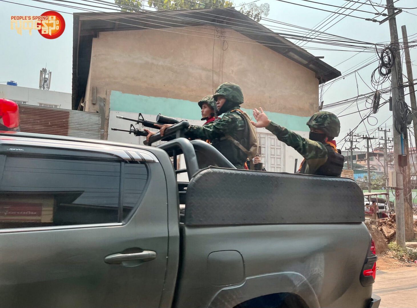 (မြဝတီမြို့အနီးစစ်​ကောင်စီတပ်၏ ​နောက်ဆုံးစခန်း ခလရ (၂၇၅)မှစစ်​ကောင်စီတပ်သားများစခန်းစွန့်ခွာထွက်​ပြေးသွားပြီး​နောက် စစ်​ကောင်စီကင်းစင်သွား​သော မြဝတီမြို့၏ညဧပြီ ၁၁ ရက်​နေ့မြင်ကွင်း။ဓါတ်ပုံ-People's Spring)