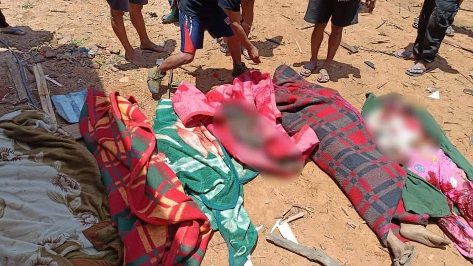 (​သေဆုံးသူများ၏ ရုပ်အ​လောင်းကို​တွေ့ရစဥ်။ဓါတ်ပုံ-CJ)