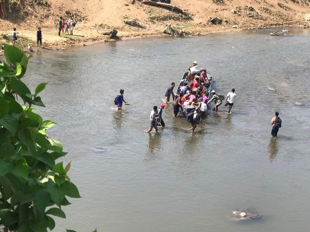 ယနေ့ မဲဆောက်ဘက်အခြမ်း ရောက်ရှိလာသော မြန်မာစစ်ဘေးရှောင်များအား တွေ့ရစဉ်