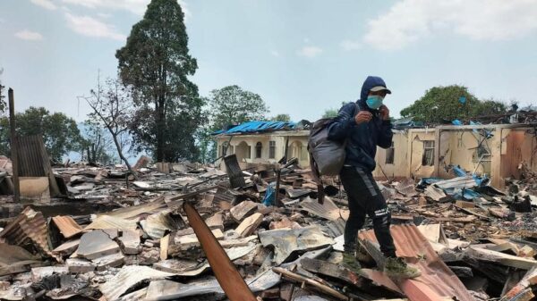 (စစ်ကောင်စီမှ လေယာဥ်ဖြင့် ဗုံးကြဲတိုက်ခိုက်ပြီးနောက်မီးလောင် ပြာကျသွားသည့် ဝမ္မသူးဆေးရုံ မြင်ကွင်း။ဓာတ်ပုံ - Salai Naing Hung)